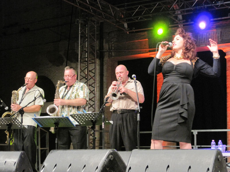 Laura B and The Moonlighters al Summer Jamboree 2011