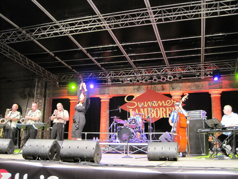 Laura B and The Moonlighters al Summer Jamboree 2011