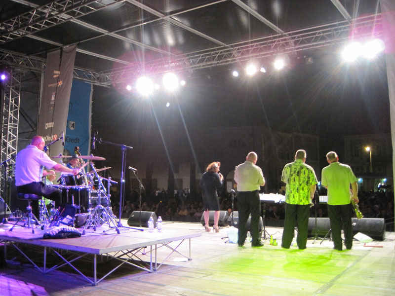 Laura B and The Moonlighters... visti da dietro!