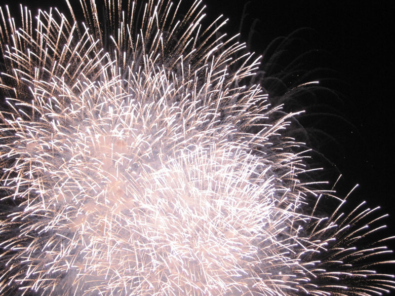 Spettacolo pirotecnico sul mare