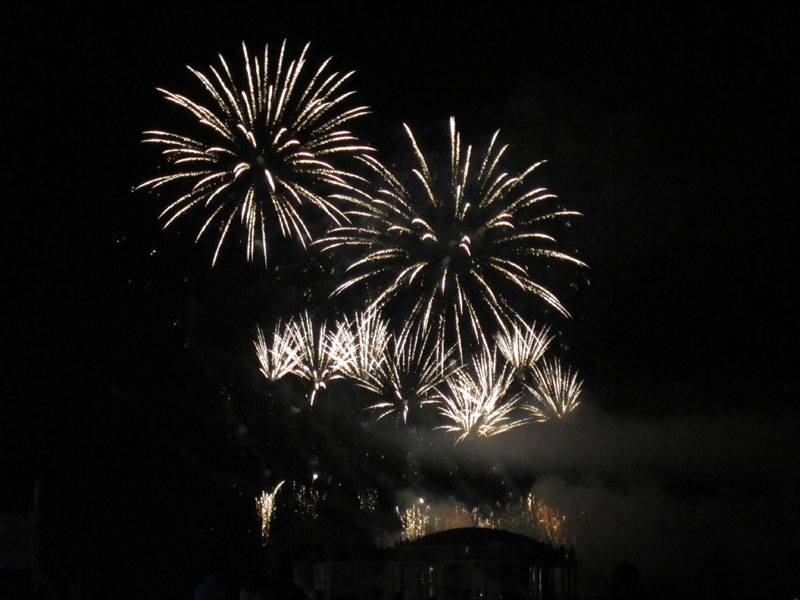 Spettacolo pirotecnico sul mare