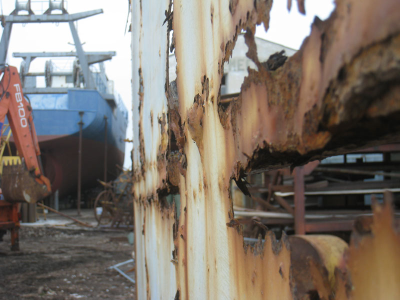 La ruggine sta mangiando le strutture metalliche