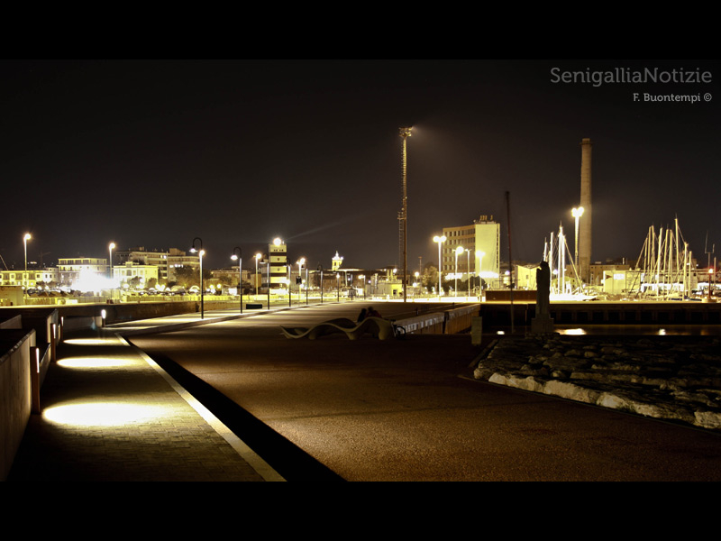 24/01/2013 - Il porto di notte