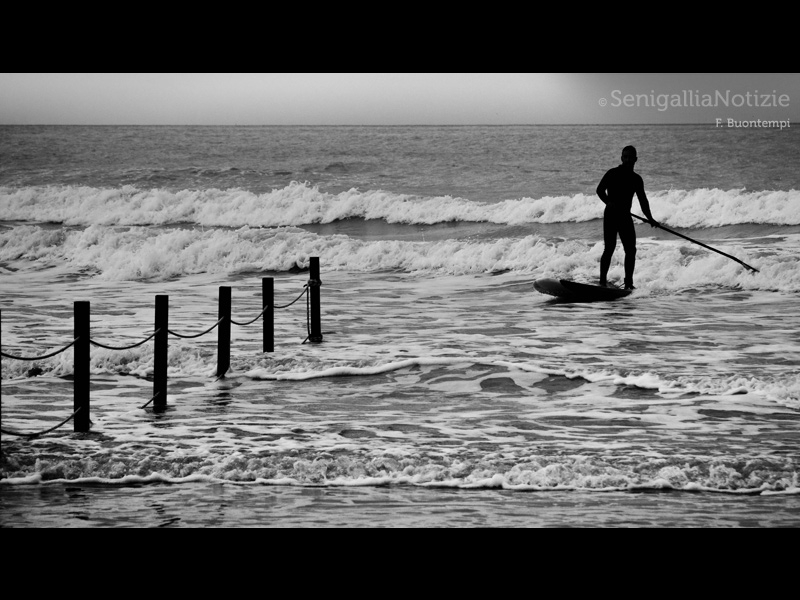 17/01/2015 - Cavalcare le onde in sup