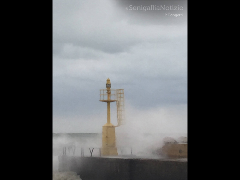 28/01/2015 - Cielo grigio e mare mosso
