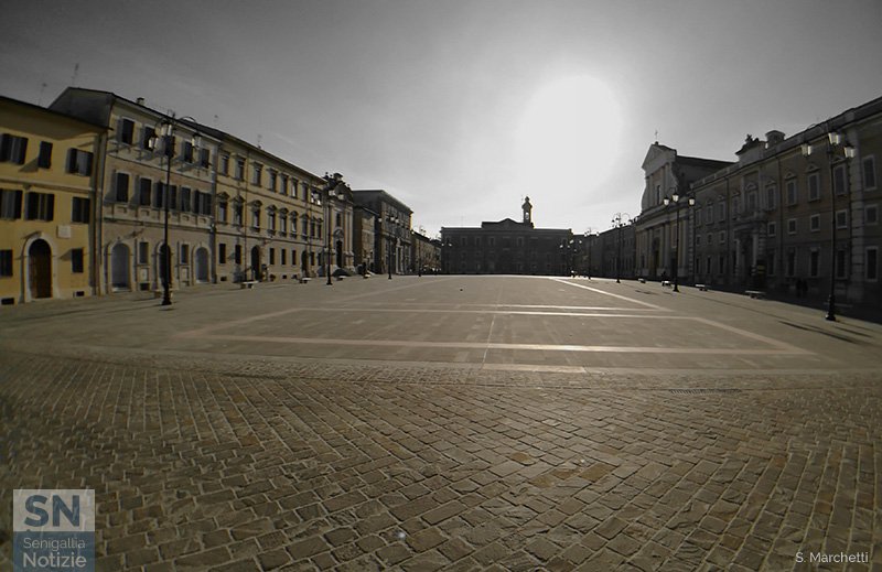 20/01/2017 - Piazza Garibaldi in controluce