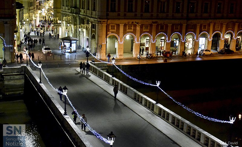 21/01/2017 - Luminarie su ponte e corso 2 Giugno