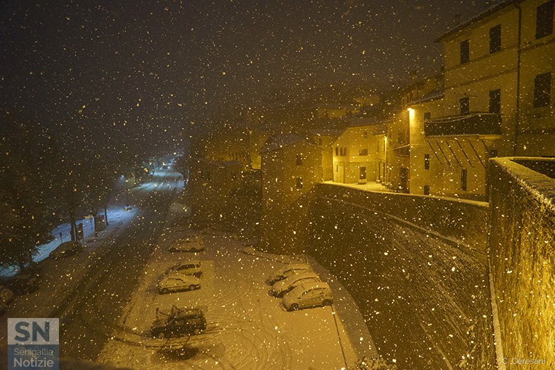 29/01/2017 - Nevicata su Serra de' Conti