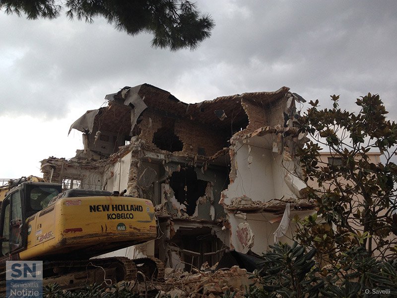 17/01/2019 - Cadere a pezzi