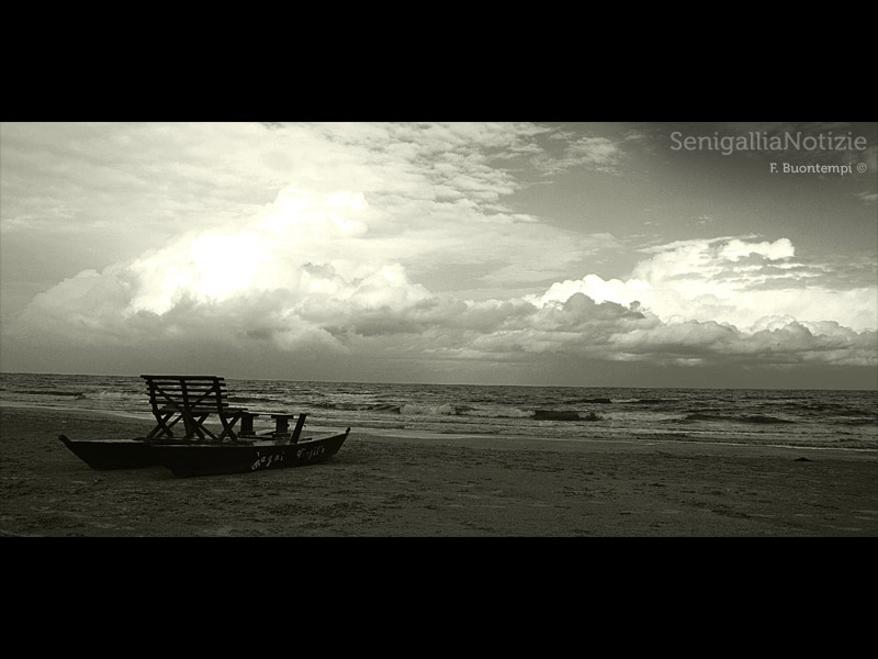 10/06/2012 - Pattino sulla spiaggia di Senigallia