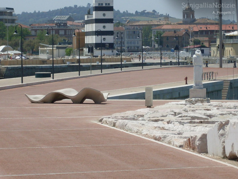 25/06/2012 - Uno scorcio di Senigallia dal porto