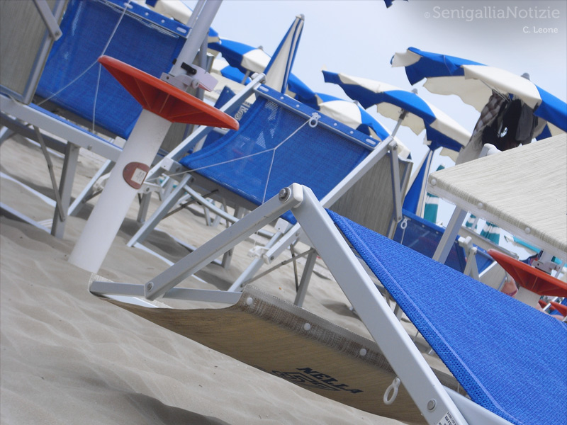 17/06/2013 - Lettini e ombrelloni