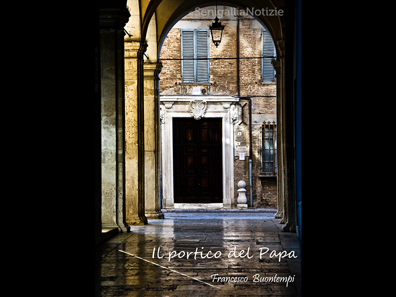 20/06/2015 - Il portico del Papa