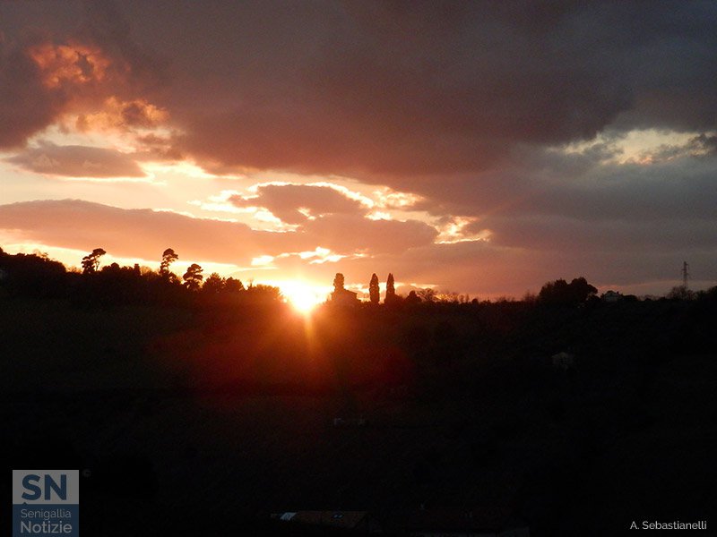 25/06/2018 - Sagome davanti al sole