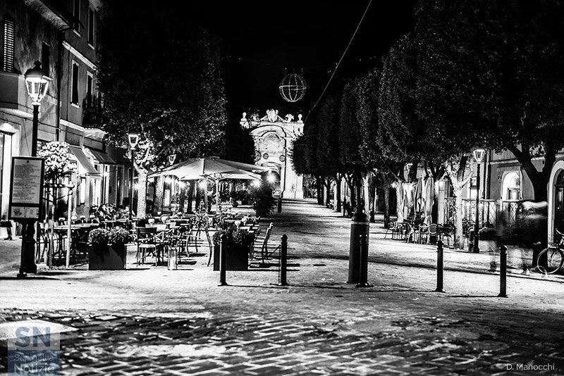 28/06/2018 - Senigallia in B/N: via Carducci