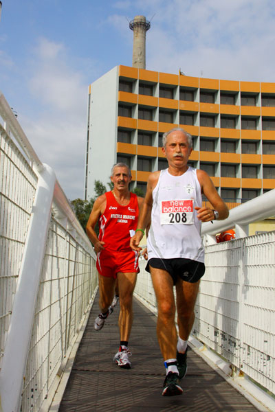 Sport&Travel Half Marathon - Passaggio sulla passarella al porto