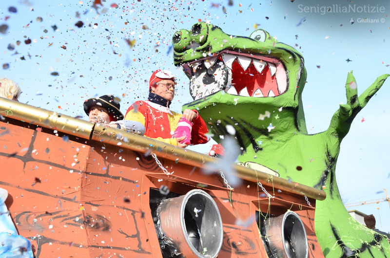 Maschere in strada a Senigallia per il Carnevale