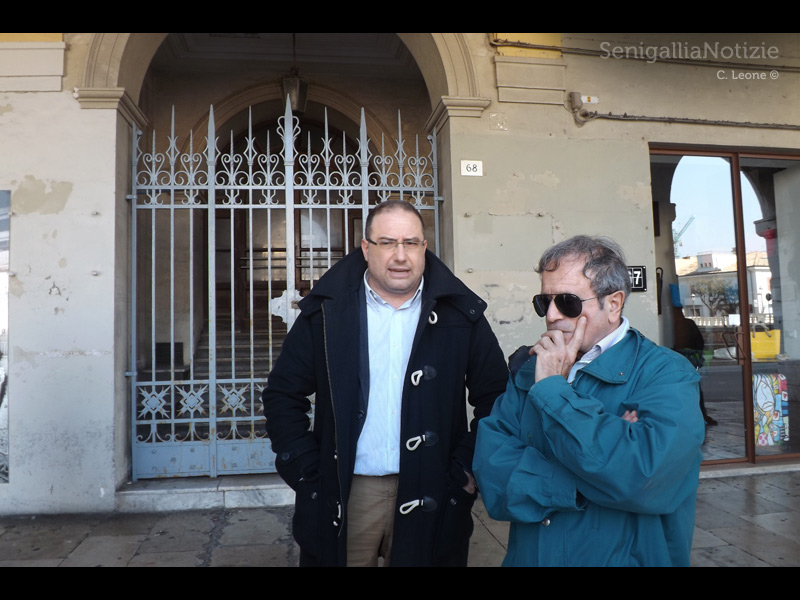 Roberto Paradisi e Giulio Moraca all'esterno di Palazzo Gherardi