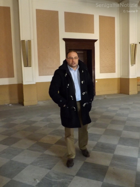 Roberto Paradisi all'interno di Palazzo Gherardi