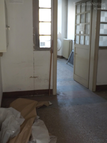 Stato di abbandono nelle stanze di Palazzo Gherardi