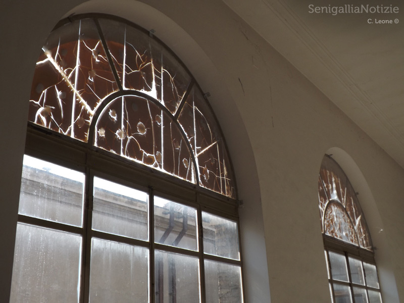 Stato di abbandono nelle stanze di Palazzo Gherardi