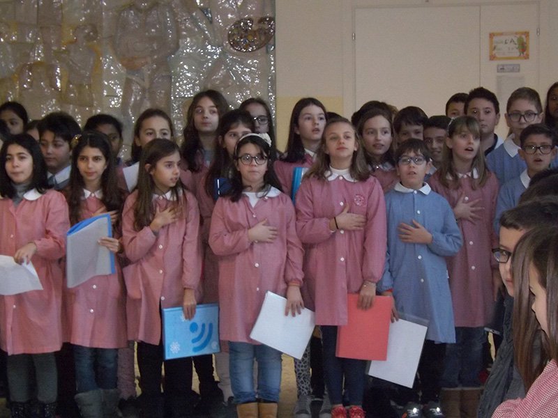L'Inno d'Italia cantato dai bambini della scuola Puccini