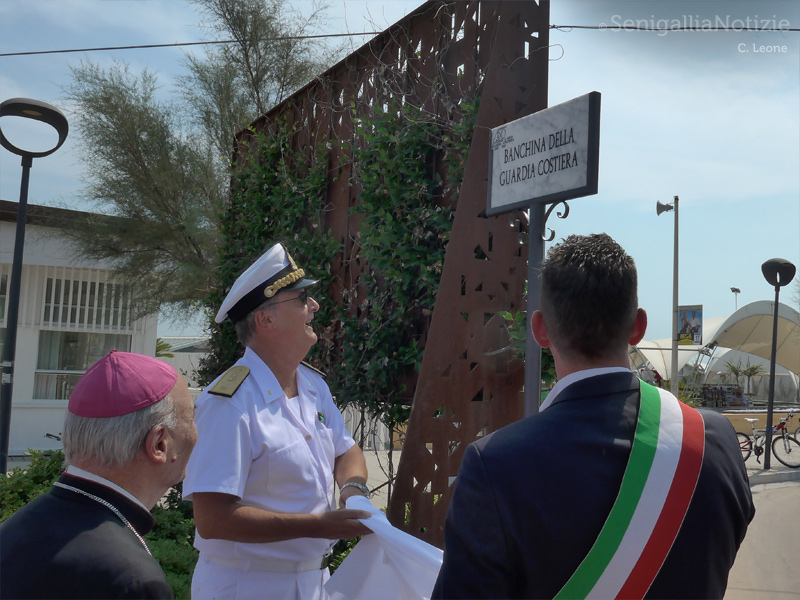 La scopertura della targa