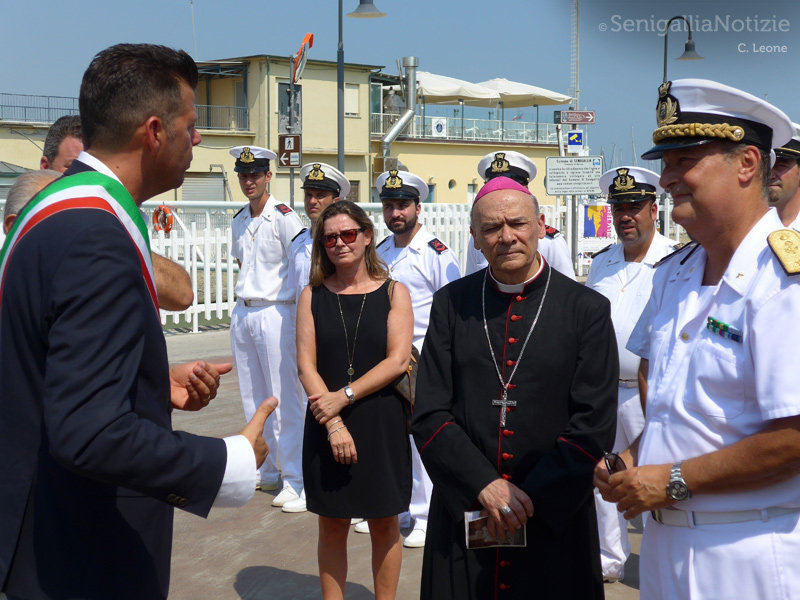 Il sindaco Maurizio Mangialardi, il vescovo di Senigallia, monsignor Giuseppe Orlandoni, e il direttore marittimo delle Marche, Contrammiraglio Francesco Saverio Ferrara
