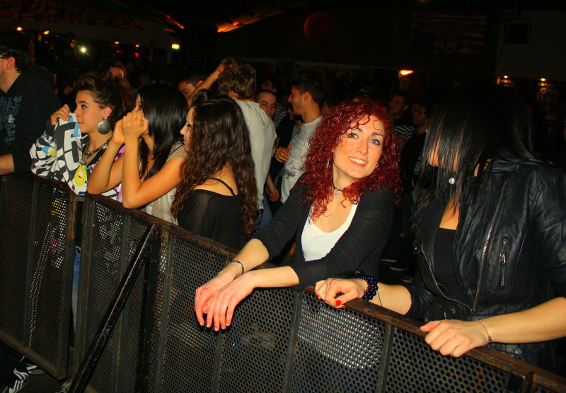 Pubblico al Mamamia per i Kurnalcool