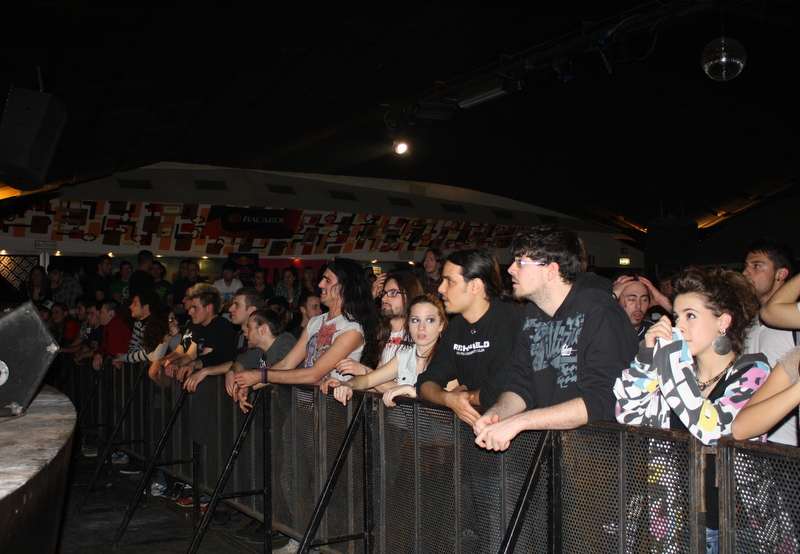 Pubblico al Mamamia per i Kurnalcool