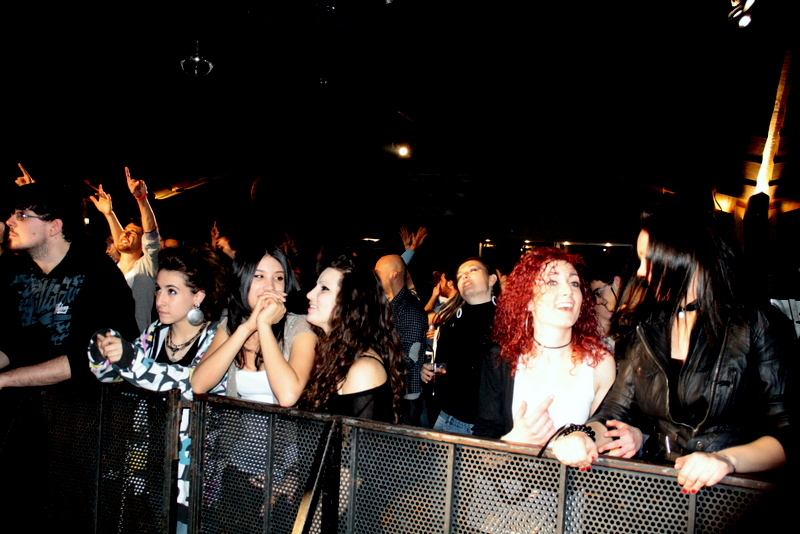 Pubblico al Mamamia per i Kurnalcool