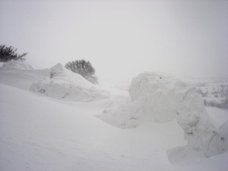 Case isolate e cumuli di neve fino a 3 metri