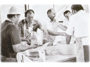 La preparazione del pesce arrosto (anni \'70)