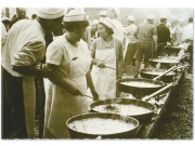 La cottura del pesce fritto (anni \'60)