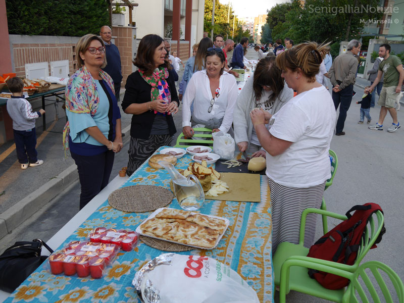 Residenti allluvionati, amici e volontari insieme a La Sfangata