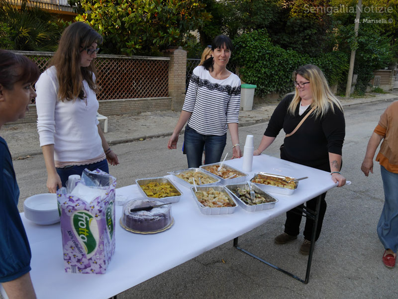 Residenti allluvionati, amici e volontari insieme a La Sfangata