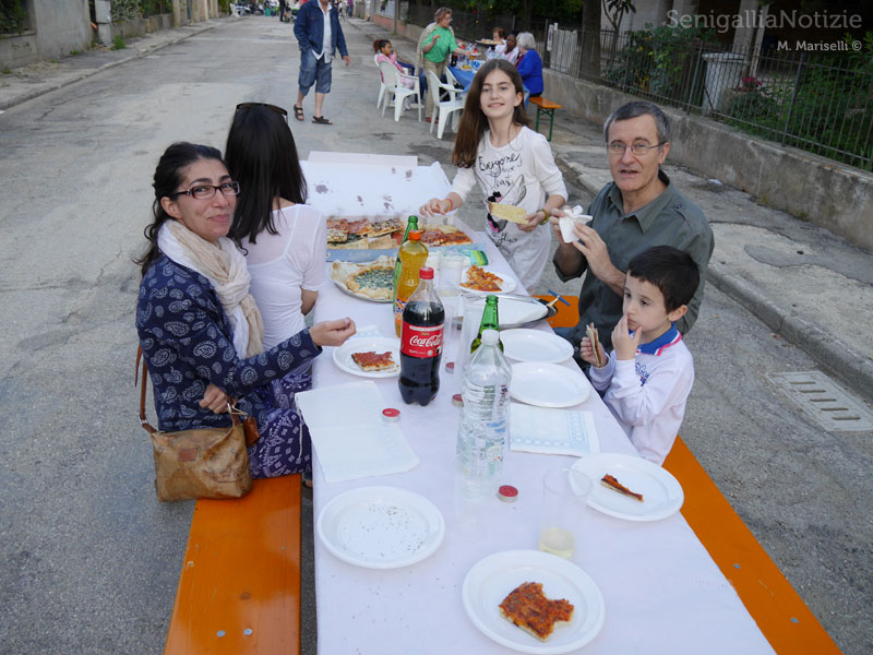 Residenti allluvionati, amici e volontari insieme a La Sfangata