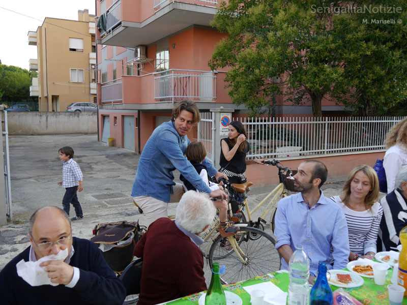 Residenti allluvionati, amici e volontari insieme a La Sfangata