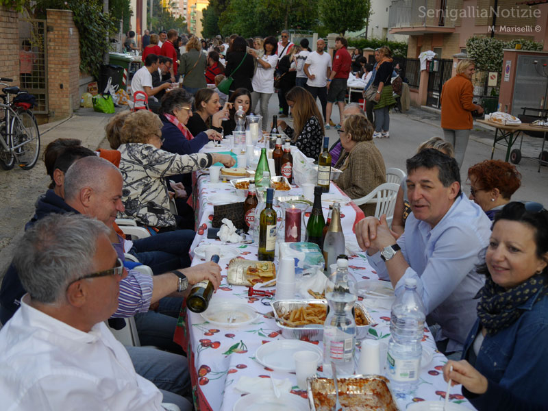 Residenti allluvionati, amici e volontari insieme a La Sfangata