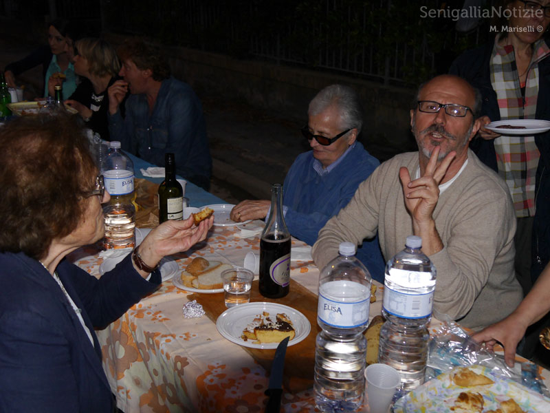 Residenti allluvionati, amici e volontari insieme a La Sfangata