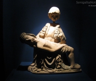 Allestimento della mostra Lacrime di smalto a Senigallia