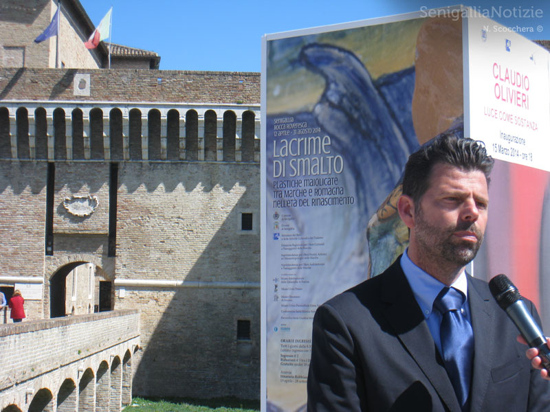 Il Sindaco Mangialardi presenta Lacrime di Smalto