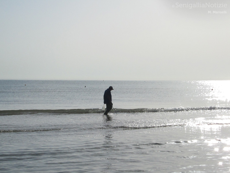 31/07/2012 - A pesca nel mare di Senigallia