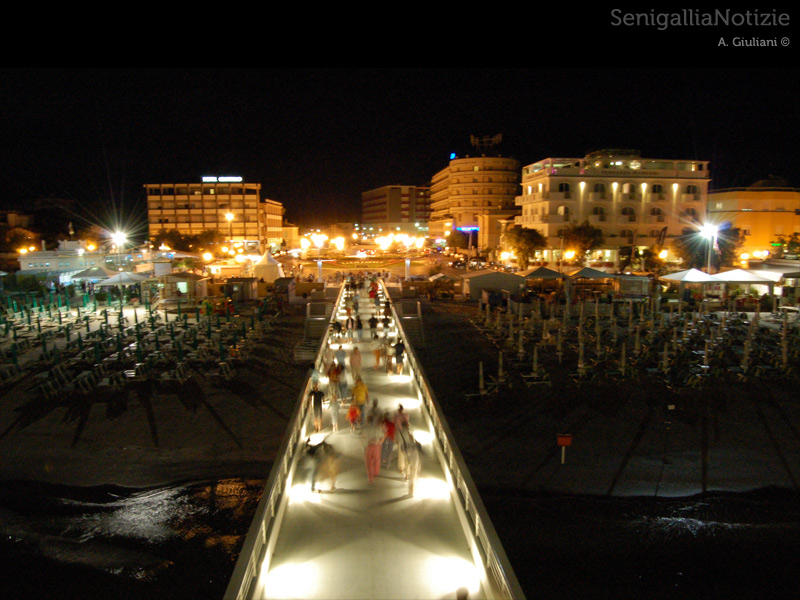 20/07/2013 - Gente di notte alla Rotonda