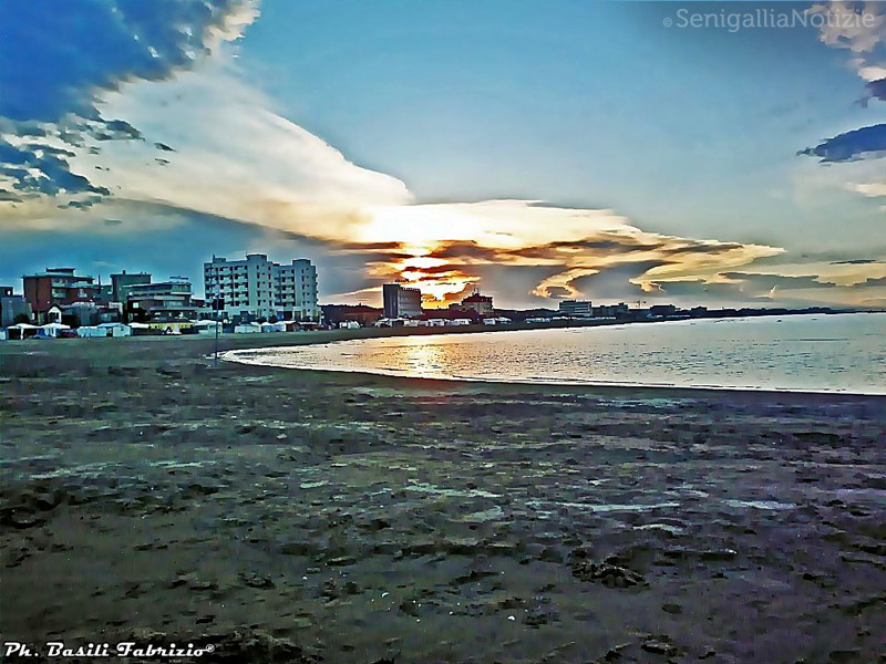 15/07/2014 - Spiaggia e mare come un quadro...
