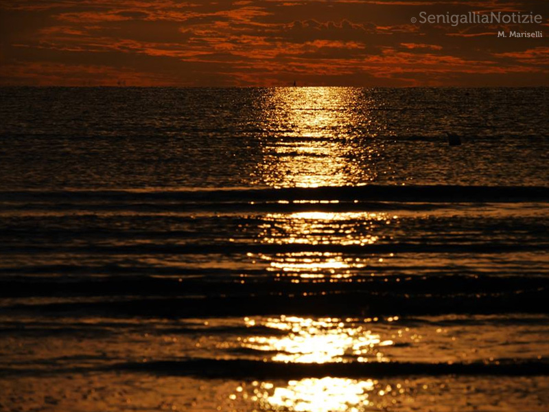 31/07/2014 - Cielo e mare si colorano di rosso