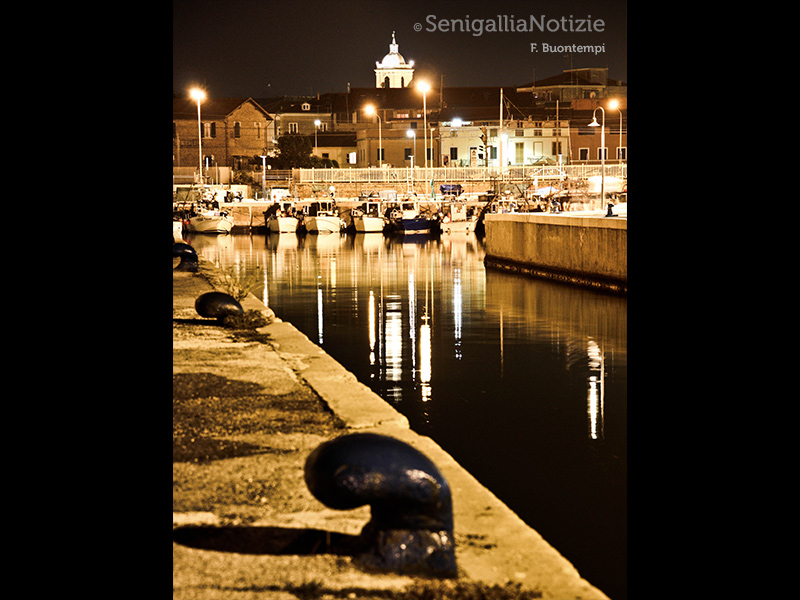 04/07/2015 - Di notte al porto