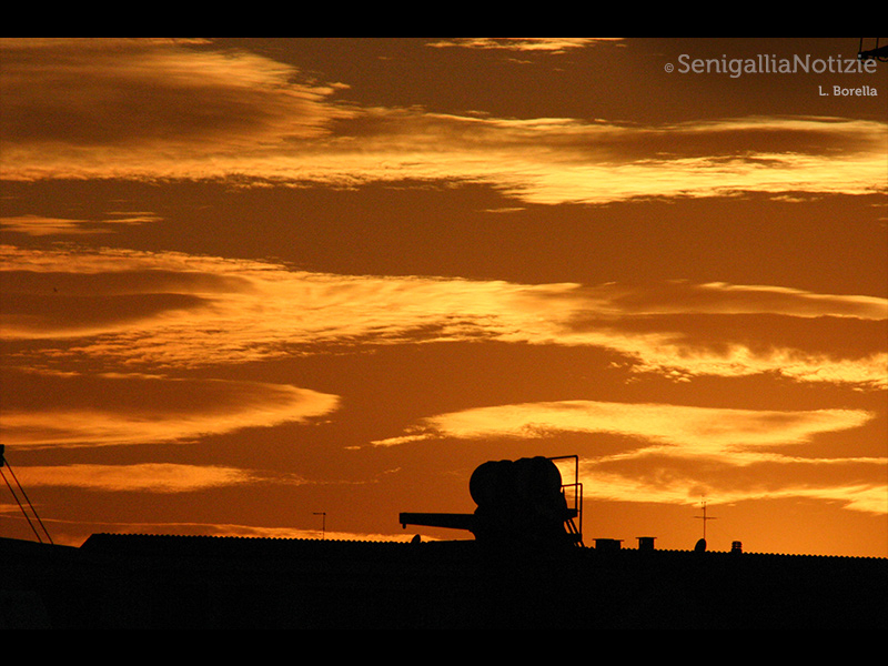 28/07/2015 - Cielo e nubi arancioni