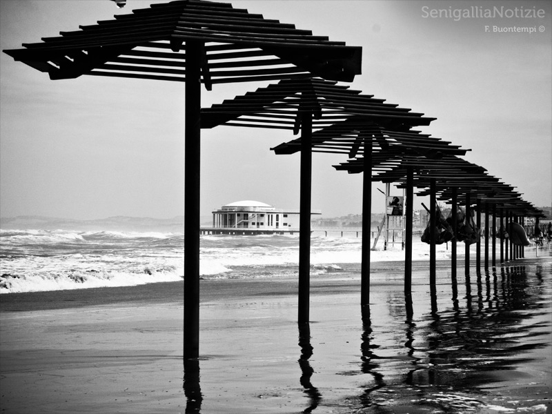 02/05/2013 - La spiaggia di velluto e la rotonda a  mare