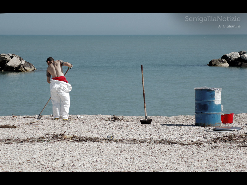 30/05/2013 - Lavori in spiaggia